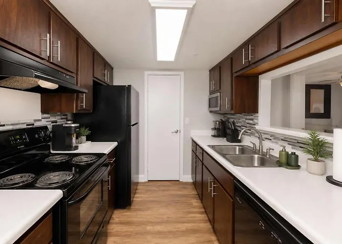 Retreat Near Asu - 2br Pool & Gym Apartamento
