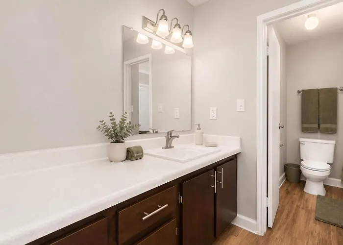 Retreat Near Asu - 2br Pool & Gym Apartment